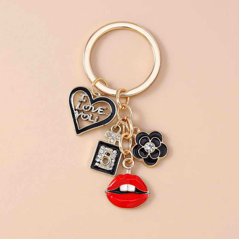 Bonito batom perfume sexy batom vermelho chaveiro feminino meninas amor coração chaveiro pingentes para bolsa diy artesanal chaveiro presentes